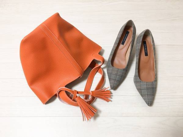 UNIQLOレーススカートは「秋色」がおすすめ。グラデーションコーデも簡単です