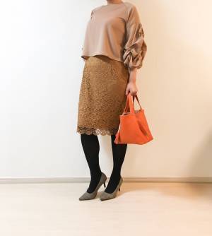 UNIQLOレーススカートは「秋色」がおすすめ。グラデーションコーデも簡単です