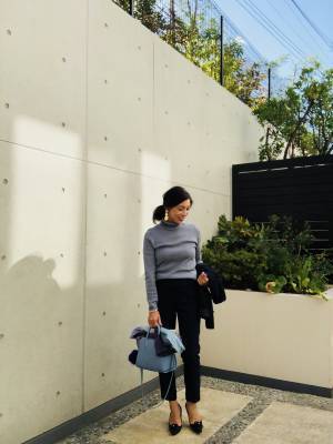 GUのリブタートルネックセーターが品良く高見え。わたしらしいコーデが叶います