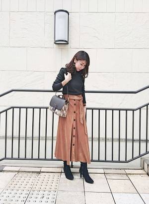 今冬人気のコーデュロイ。ほっこりならずに大人っぽく着るコツ