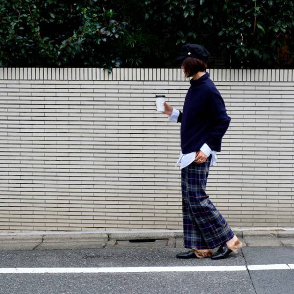 秋冬の「３首出し」は白シャツで。温かくしながら抜け感も