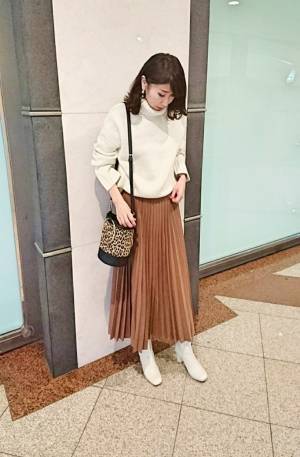 GUで大人気のメンズニット。１枚でこなれた印象になります