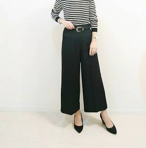 体型カバーの強い味方、ワイドパンツ。「足首見せ」がきれいに見せるコツです