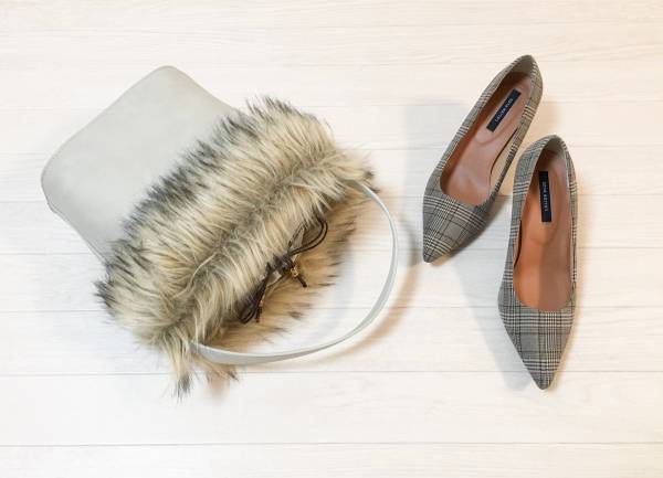 GUスタンドカラーブラウスが優秀。品の良さ、暖かさが叶います