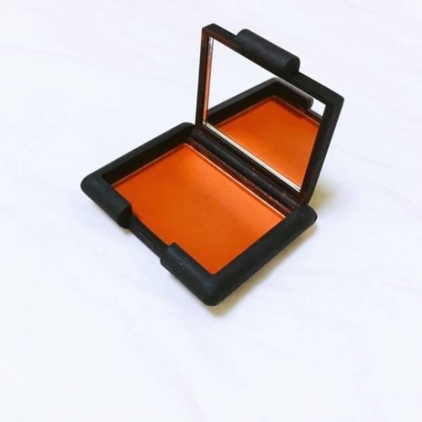 顔を血色良く見せる優秀アイシャドウたち。使い方も紹介します！【偏愛コスメ＃３】