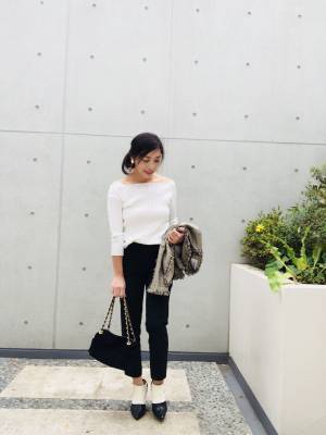 CHANELのブーティーブーツがお気に入り。シンプルコーデを品良く見せてくれる