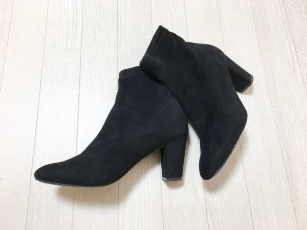 GUポンチフレアスカートが優秀。同色ブーツ投入で脚長に見せられます