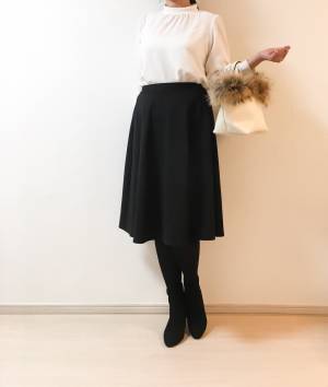GUポンチフレアスカートが優秀。同色ブーツ投入で脚長に見せられます