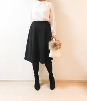 GUポンチフレアスカートが優秀。同色ブーツ投入で脚長に見せられます