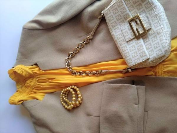 パーティーコーデを普段着から組み立てる簡単な方法