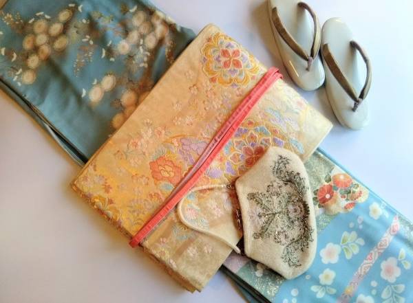 パーティーコーデを普段着から組み立てる簡単な方法