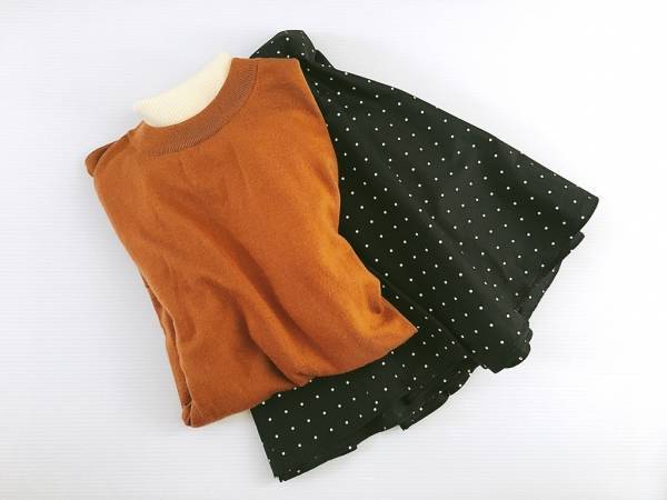 ドット柄スカートを甘すぎない大人コーデに仕上げるコツ