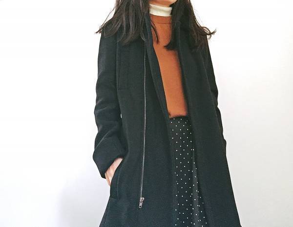 ドット柄スカートを甘すぎない大人コーデに仕上げるコツ