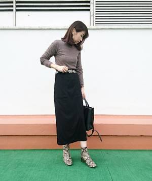 ボトムスにニットアイテムを取り入れて、鮮度の高いコーデに仕上げる