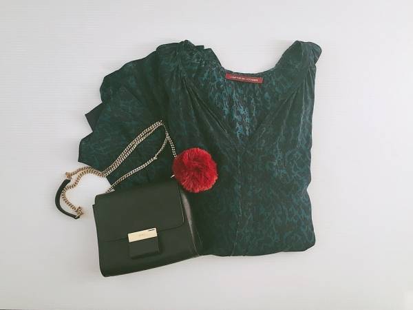 冬イベント映え確実！　パイソン柄のシルクワンピース