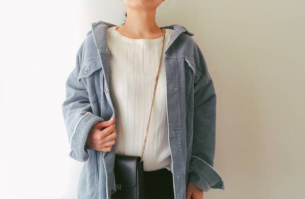 ZARAのコーデュロイジャケットが今旬！　くすみブルーでパリジェンヌ風