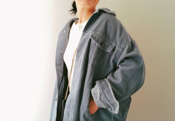 ZARAのコーデュロイジャケットが今旬！　くすみブルーでパリジェンヌ風