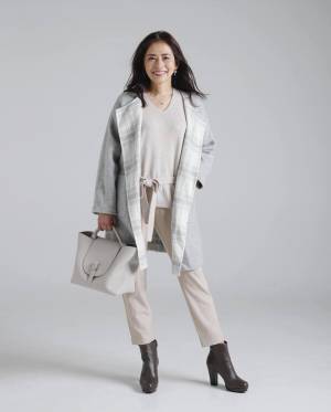 カジュアルorきれいめ？　グレーコート着まわし術