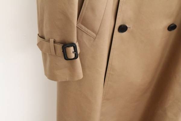 ２着目に買いたい新定番、HYKEのゆったりトレンチコート