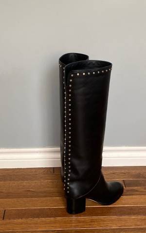 冬コーデをアップデート！　大人が持つべきは上質なレザー小物