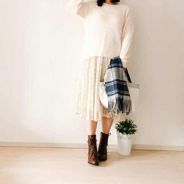 完売必至！　GUの高見えレースプリーツスカートで大人のミルキーコーデ