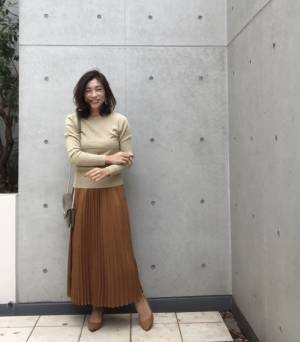 GUリブクルーネックセーター1490円で、垢抜け大人上品コーデ！