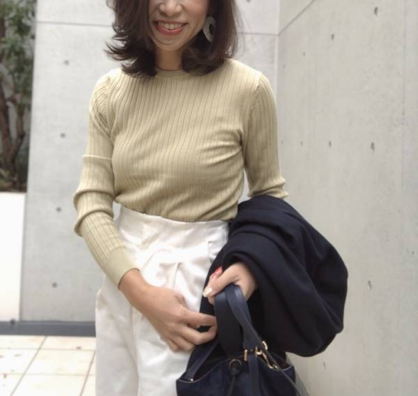 GUリブクルーネックセーター1490円で、垢抜け大人上品コーデ！