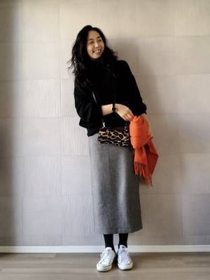 大人のスニーカーはコンバース一択！　スカートでフェミニン＆カジュアルに