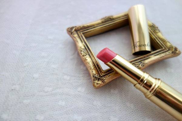 大人のリップグロス選びは「ヘルシーなツヤ感」を重視して