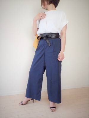 GU無地白Tシャツが上品。大人っぽく見せられます