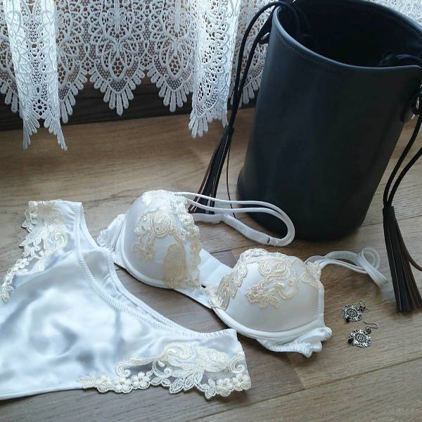 美しいランジェリーと出会って、わたしは自由になった