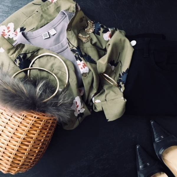 Uniqlo UのTシャツが大人上品。“きれい色”がおすすめです