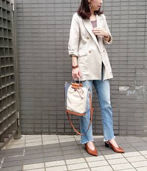 リネンジャケットのコーディネート。１枚あると万能です