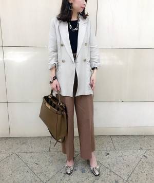 リネンジャケットのコーディネート。１枚あると万能です