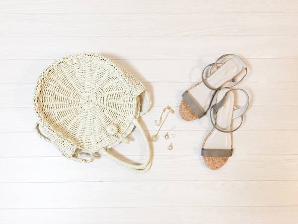 UNIQLOドレープクルーネックTが大人上品。１枚で抜け感が叶います