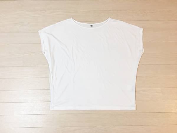 UNIQLOドレープクルーネックTが大人上品。１枚で抜け感が叶います