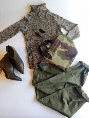 大人のタートルネックニット選びで気をつけたいこと