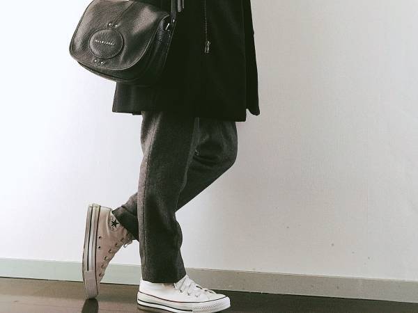 「女前」な辛口パープルはネイビーと合わせて。優しく、今っぽい印象に仕上がります