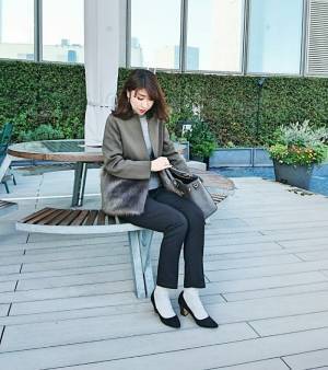 大人の「パンプス×靴下コーデ」を素敵に見せる秘訣