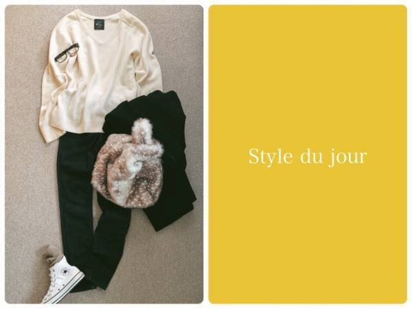 白Vネックニットの「普通っぽさ」を回避する小技