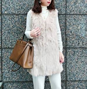 ＋ファージレで定番・UNIQLO白タートルをリッチ見せ！