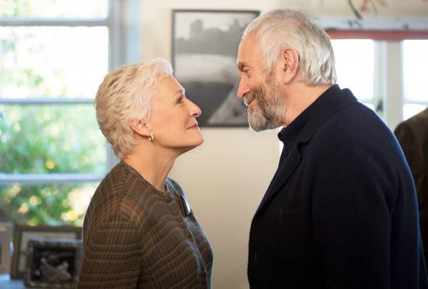 映画『天才作家の妻ー40年目の真実ー』感想。ノーベル賞の栄光に隠された愛と嘘とは