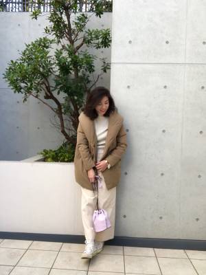 ダウン×スニーカーを上品コーデに仕上げるコツ