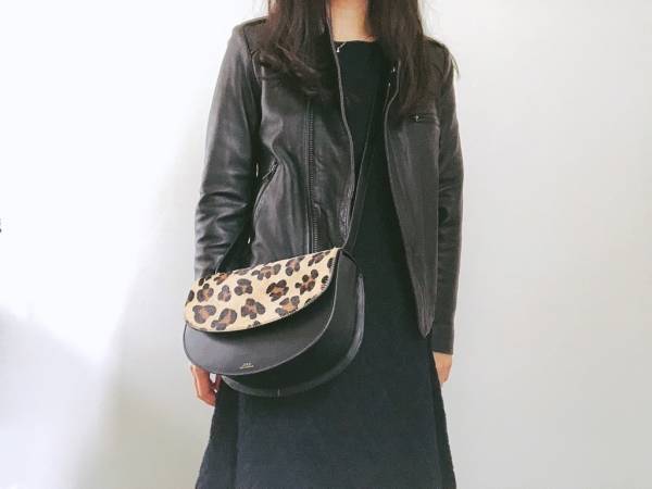 グレータイツが上品見え。30〜40デニールがおすすめです