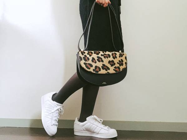 グレータイツが上品見え。30〜40デニールがおすすめです