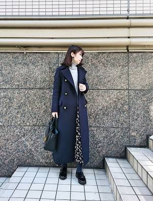 抜け感のある足元はネイビーかグレーのタイツで作る！