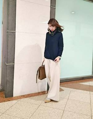 旬のボリュームニット、華奢見えのコツはIラインを意識すること