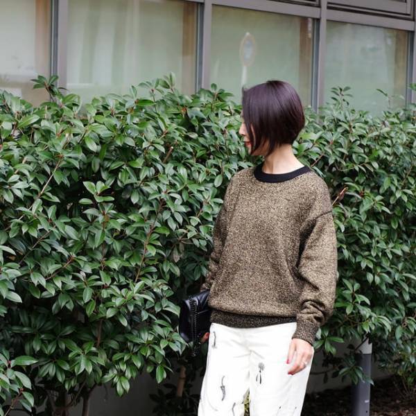 トレーナー型ゆるニット投入で、いつものスタイリングをモードに変える