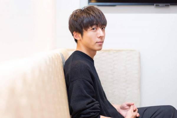 【高橋一生×川口春奈】心のドアを開け放して築かれた、ふたりの関係