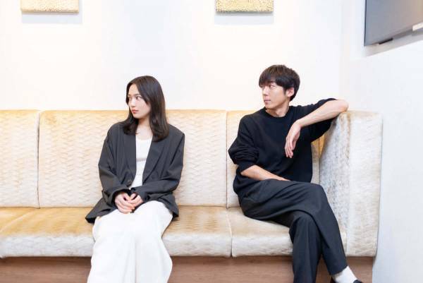 【高橋一生×川口春奈】心のドアを開け放して築かれた、ふたりの関係